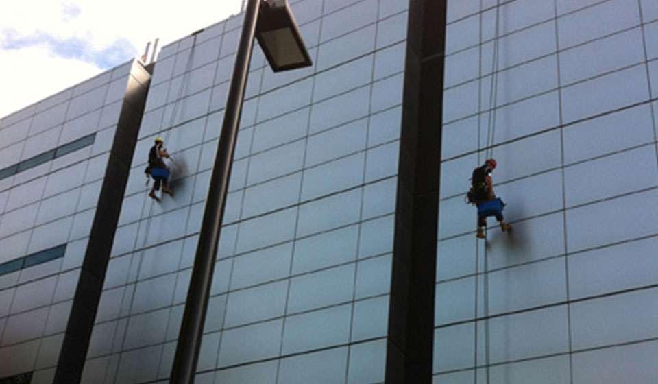 ABSEILING SYSTEM